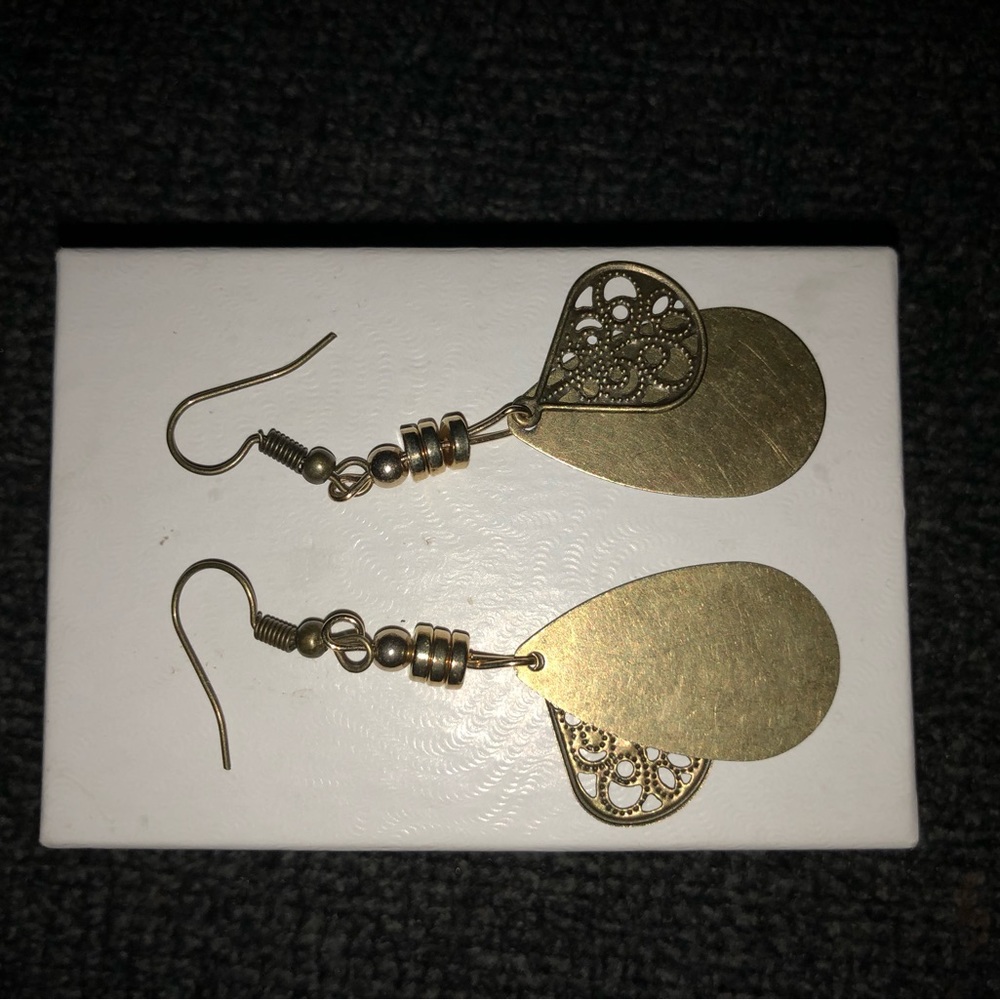 Woman’s earrings